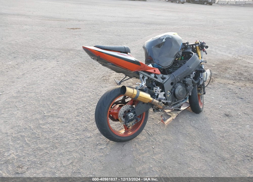 2001 SUZUKI GSX-R1000 VIN: JS1GT74A112104496