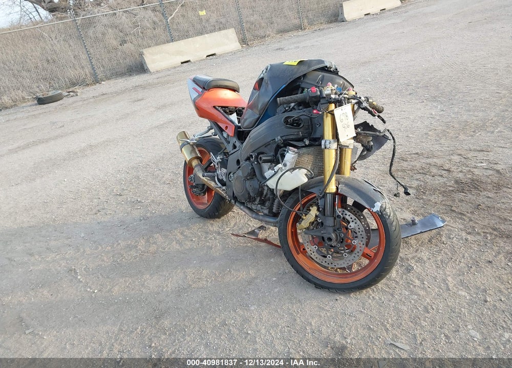 2001 SUZUKI GSX-R1000 VIN: JS1GT74A112104496