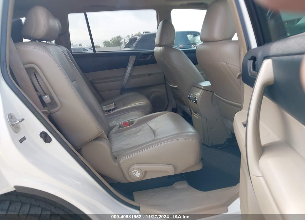 2011 TOYOTA HIGHLANDER SE V6 VIN: 5TDZK3EHXBS025327