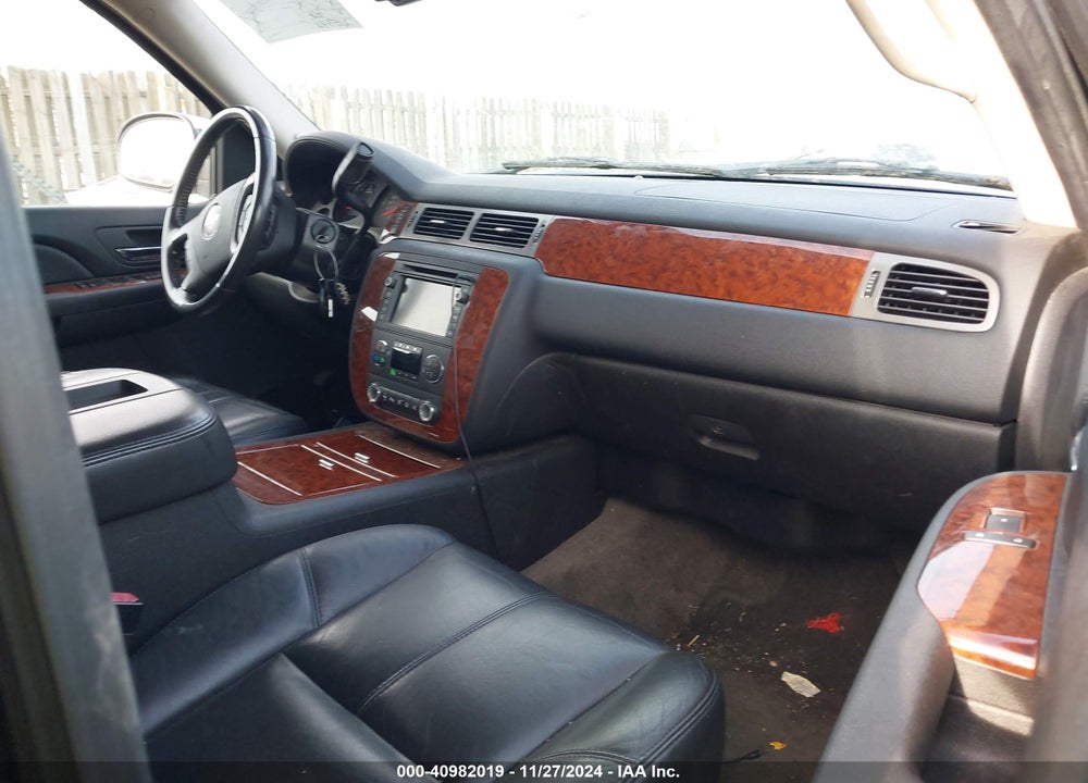 2008 CHEVROLET TAHOE LTZ VIN: 1GNFK13038J140952