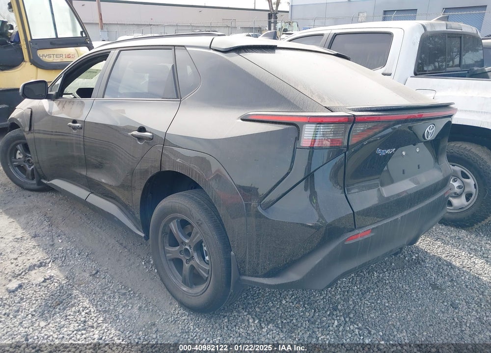 2023 TOYOTA BZ4X XLE VIN: JTMAAAAA7PA001262