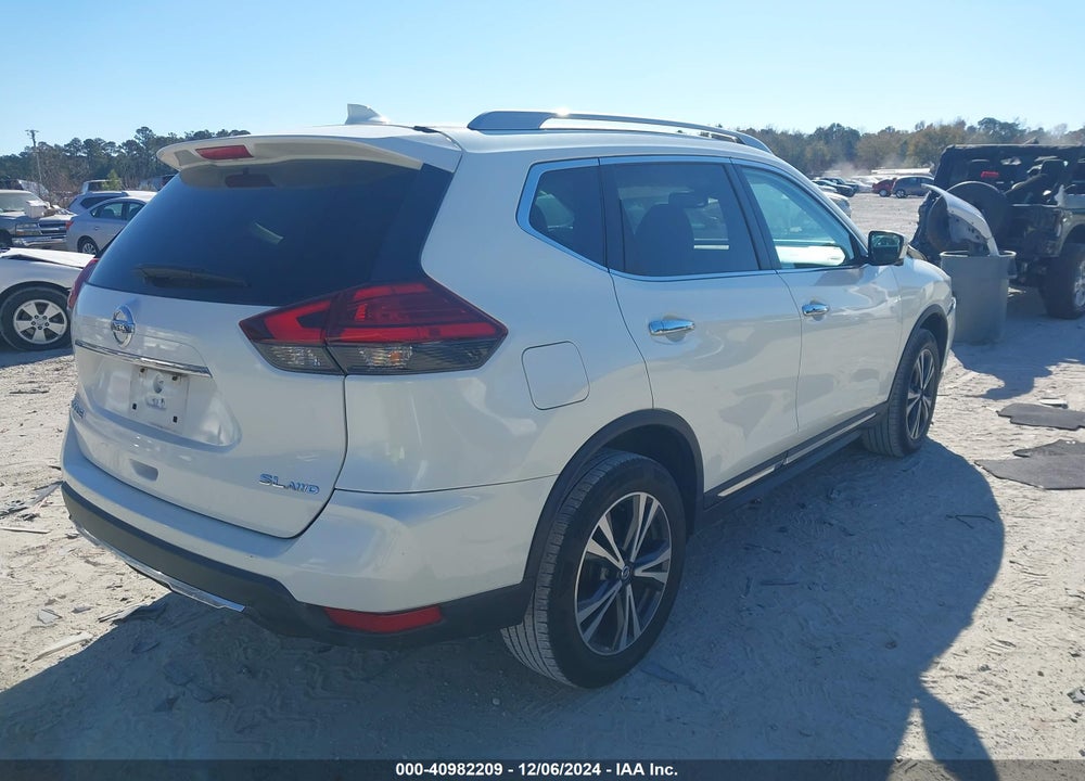 2017 NISSAN ROGUE SL VIN: 5N1AT2MVXHC732350