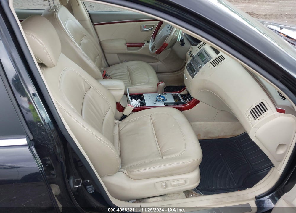 2006 HYUNDAI AZERA LIMITED/SE VIN: KMHFC46F26A118070