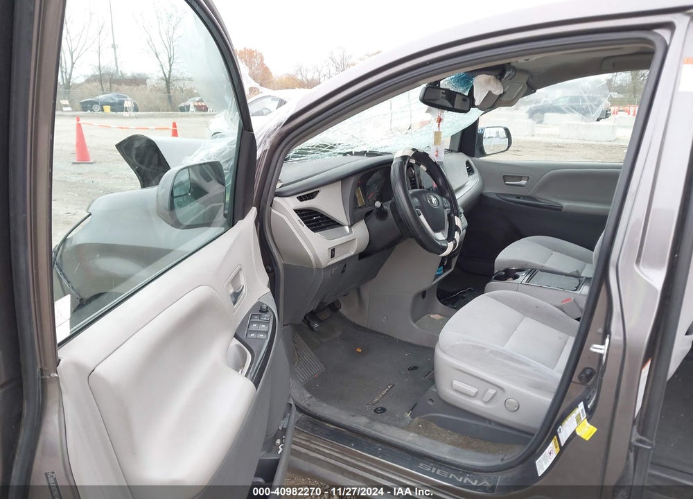 2015 TOYOTA SIENNA LE 8 PASSENGER VIN: 5TDKK3DC0FS680156