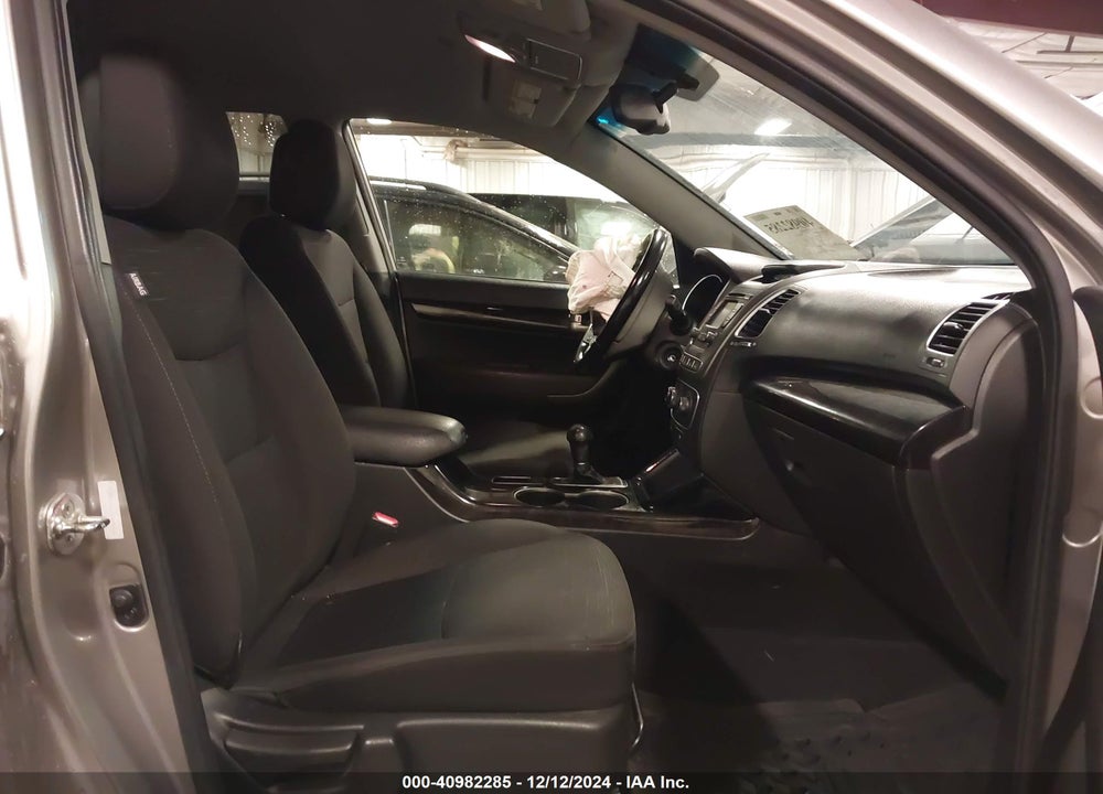 2014 KIA SORENTO LX VIN: 5XYKTCA6XEG531308