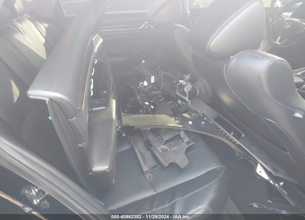 2018 HONDA ACCORD VIN: 1HGCV1F92JA151963
