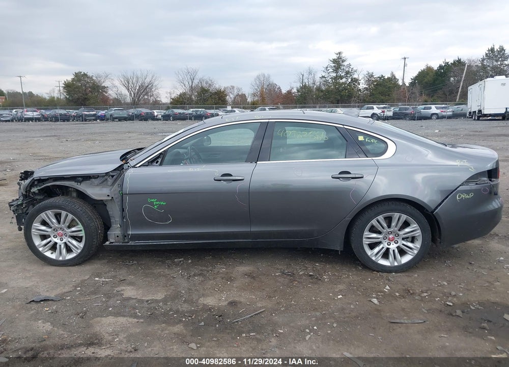 2017 JAGUAR XF 35T PREMIUM VIN: SAJBD4BV6HCY44052