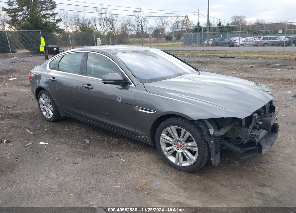 2017 JAGUAR XF 35T PREMIUM VIN: SAJBD4BV6HCY44052