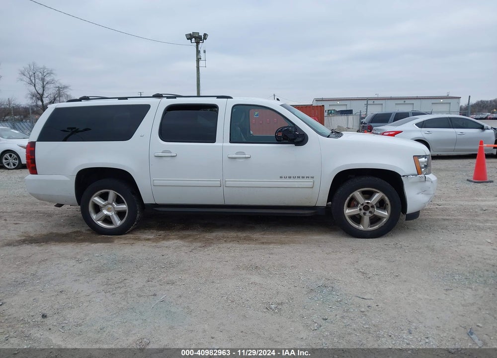 2013 CHEVROLET SUBURBAN 1500 LT VIN: 1GNSKJE73DR111133