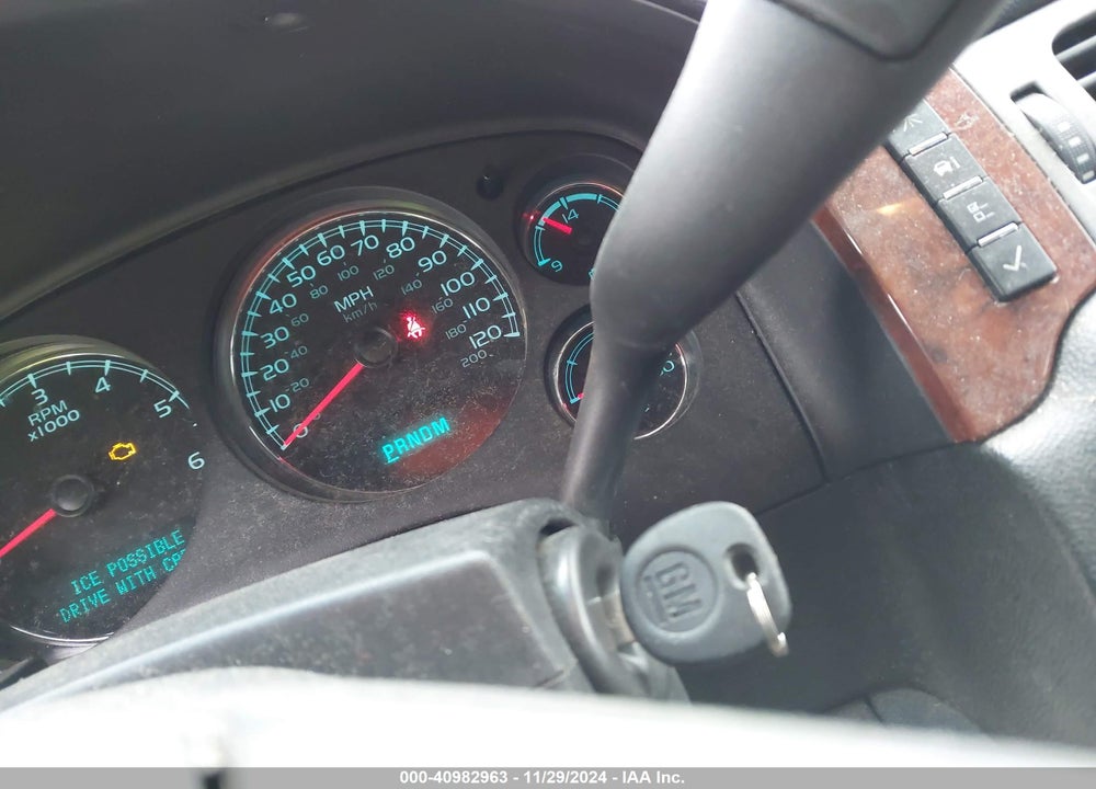 2013 CHEVROLET SUBURBAN 1500 LT VIN: 1GNSKJE73DR111133