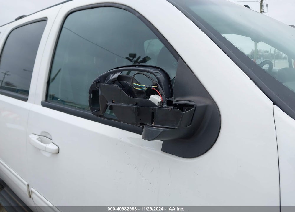 2013 CHEVROLET SUBURBAN 1500 LT VIN: 1GNSKJE73DR111133