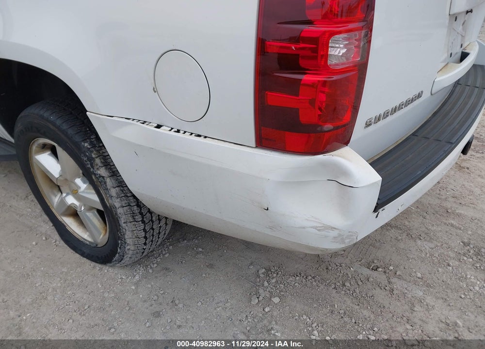 2013 CHEVROLET SUBURBAN 1500 LT VIN: 1GNSKJE73DR111133