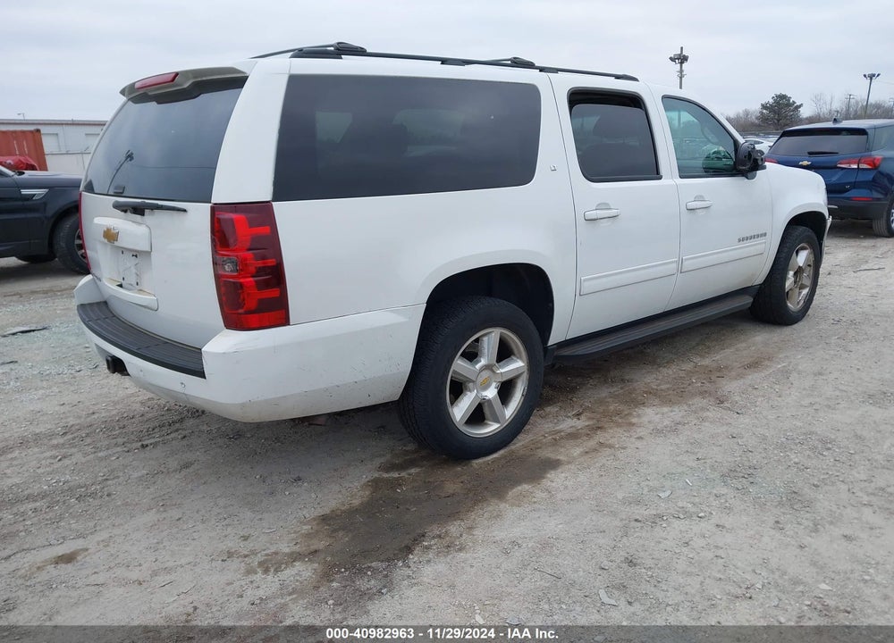 2013 CHEVROLET SUBURBAN 1500 LT VIN: 1GNSKJE73DR111133