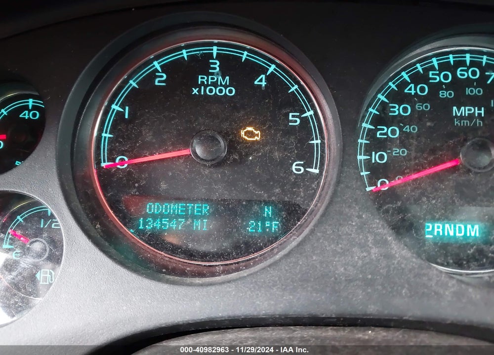 2013 CHEVROLET SUBURBAN 1500 LT VIN: 1GNSKJE73DR111133
