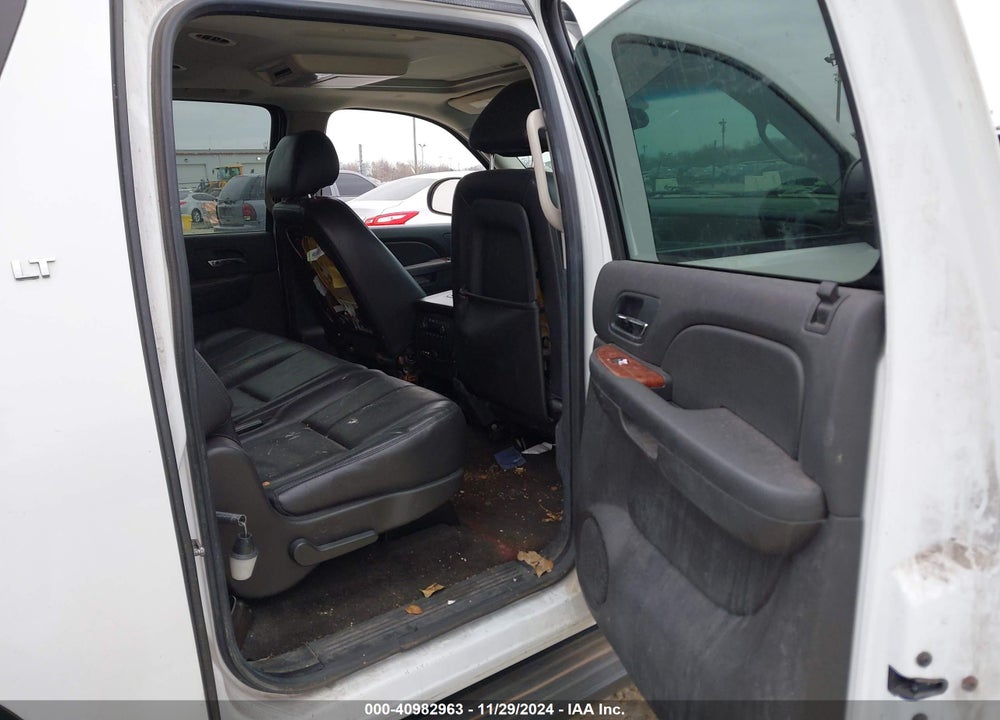 2013 CHEVROLET SUBURBAN 1500 LT VIN: 1GNSKJE73DR111133