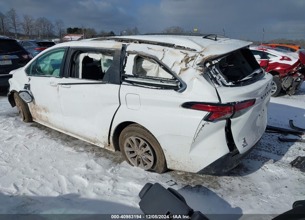 2022 TOYOTA SIENNA LE VIN: 5TDKSKFC1NS040740