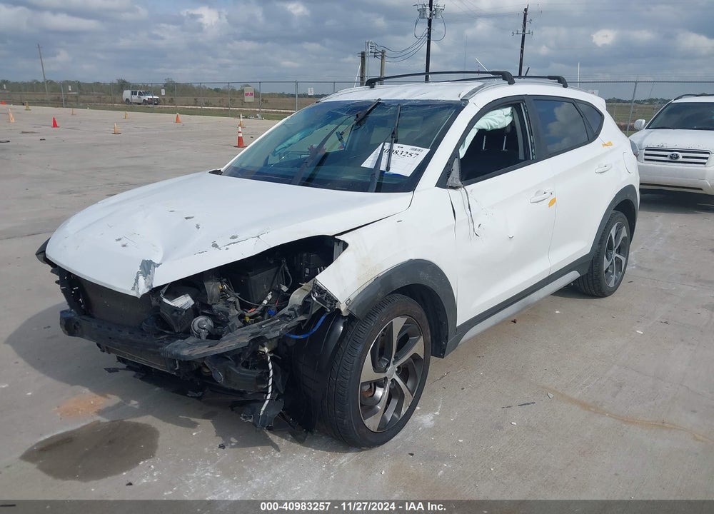2017 HYUNDAI TUCSON SPORT VIN: KM8J33A27HU564306