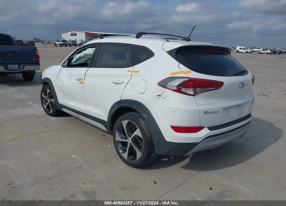 2017 HYUNDAI TUCSON SPORT VIN: KM8J33A27HU564306