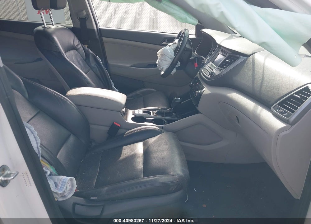 2017 HYUNDAI TUCSON SPORT VIN: KM8J33A27HU564306