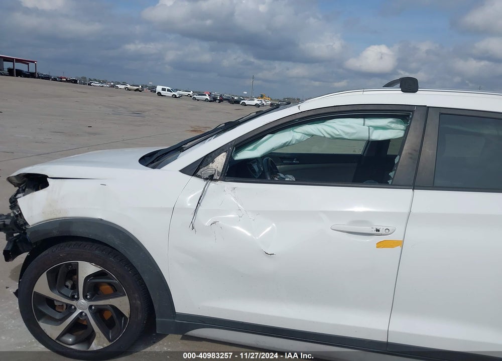 2017 HYUNDAI TUCSON SPORT VIN: KM8J33A27HU564306