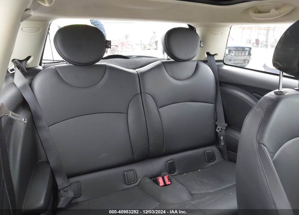 2011 MINI COOPER S VIN: WMWSV3C5XBTY15971