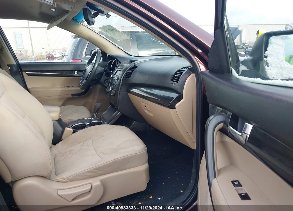 2011 KIA SORENTO LX VIN: 5XYKTDA1XBG144151