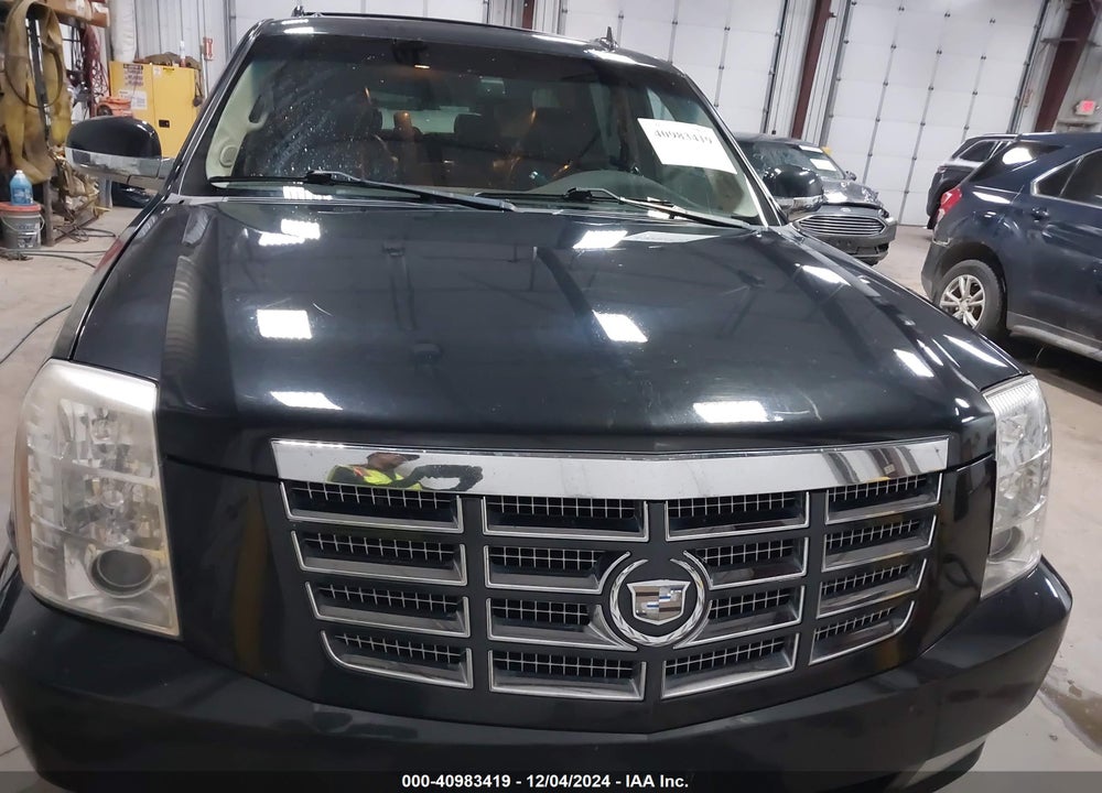 2010 CADILLAC ESCALADE ESV LUXURY VIN: 1GYUKHEF2AR183612