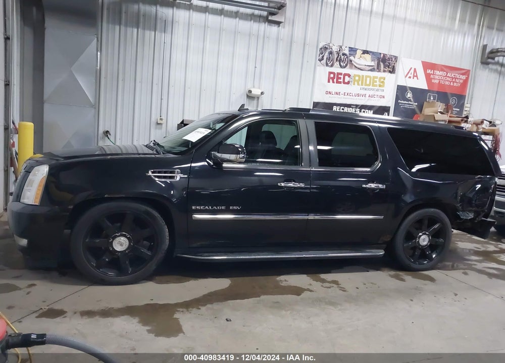 2010 CADILLAC ESCALADE ESV LUXURY VIN: 1GYUKHEF2AR183612