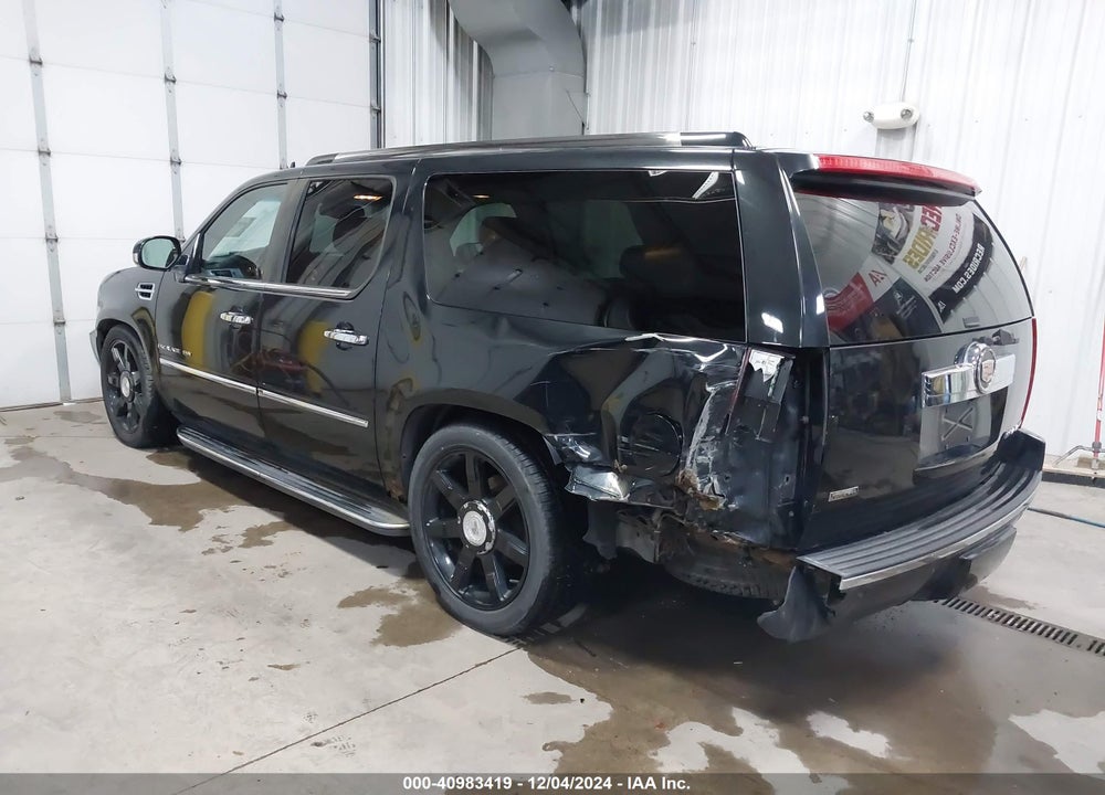 2010 CADILLAC ESCALADE ESV LUXURY VIN: 1GYUKHEF2AR183612