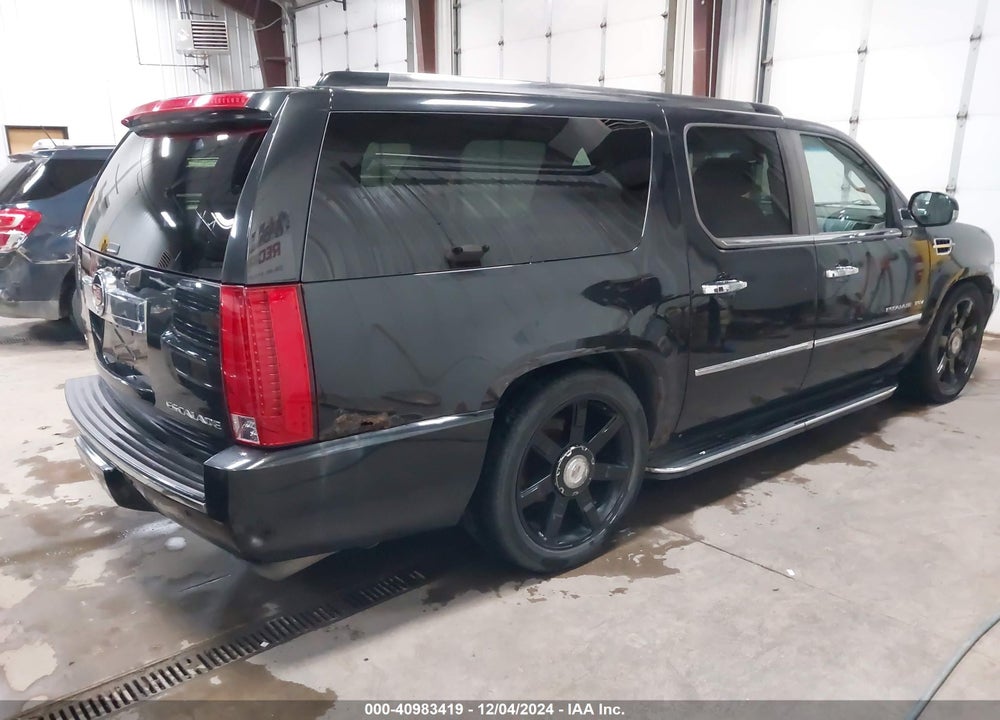 2010 CADILLAC ESCALADE ESV LUXURY VIN: 1GYUKHEF2AR183612