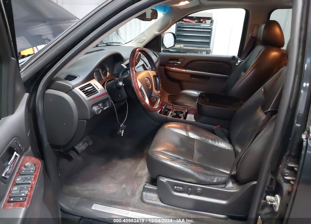 2010 CADILLAC ESCALADE ESV LUXURY VIN: 1GYUKHEF2AR183612