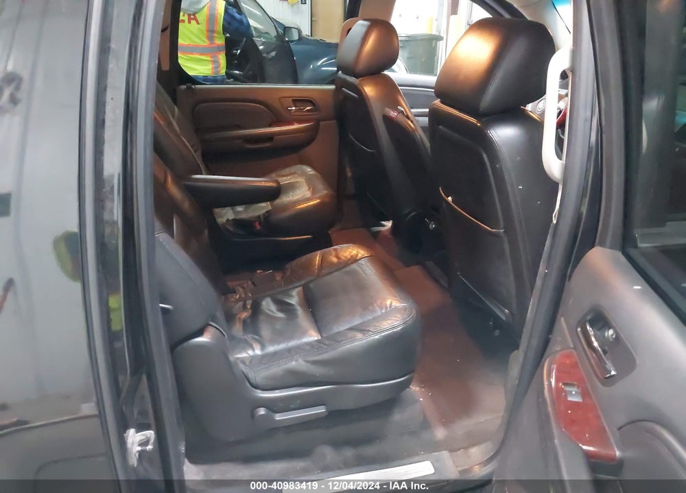 2010 CADILLAC ESCALADE ESV LUXURY VIN: 1GYUKHEF2AR183612