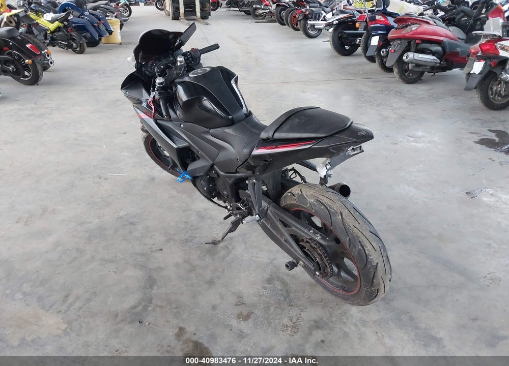 2015 YAMAHA YZFR3 VIN: MH3RH06Y0FK007204