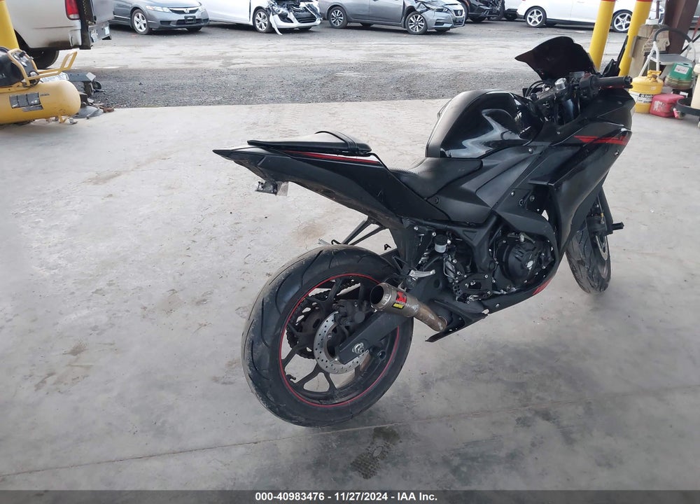 2015 YAMAHA YZFR3 VIN: MH3RH06Y0FK007204