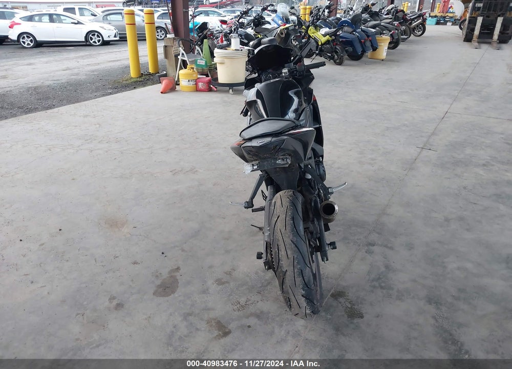 2015 YAMAHA YZFR3 VIN: MH3RH06Y0FK007204
