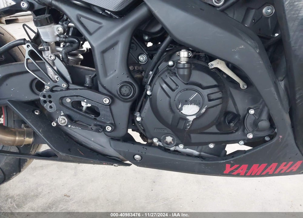 2015 YAMAHA YZFR3 VIN: MH3RH06Y0FK007204