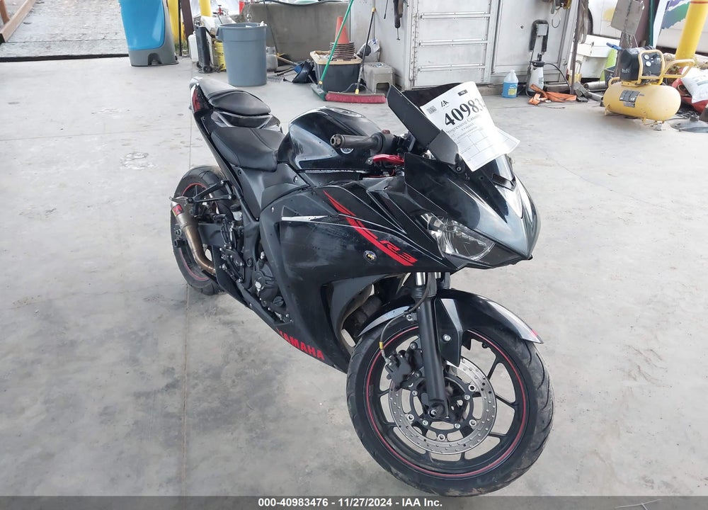 2015 YAMAHA YZFR3 VIN: MH3RH06Y0FK007204