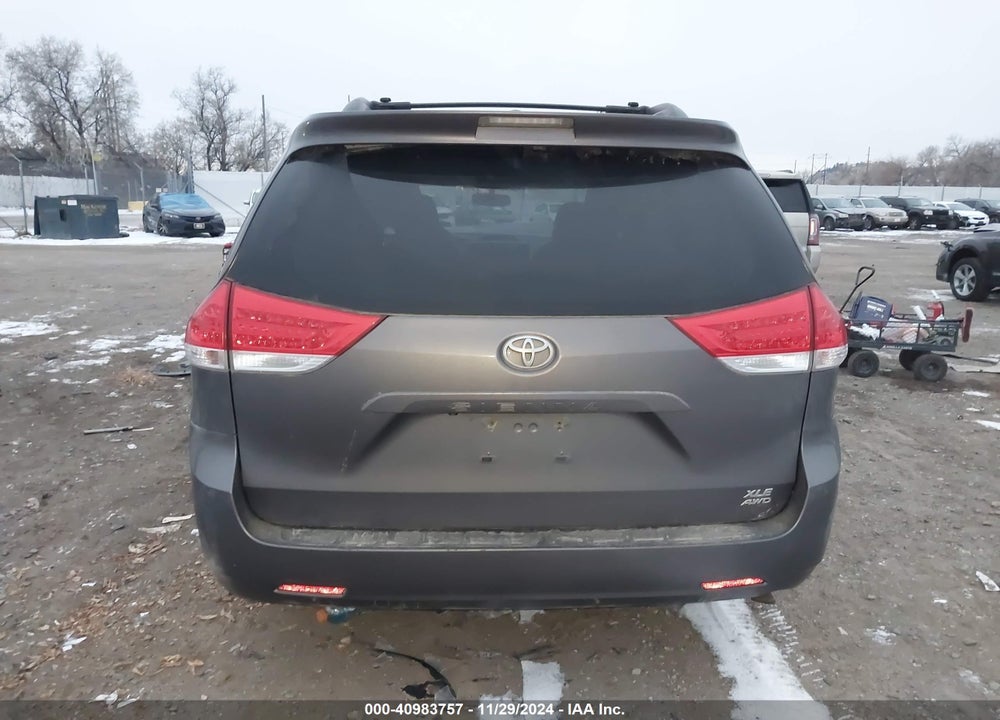 2013 TOYOTA SIENNA XLE 7 PASSENGER VIN: 5TDDK3DC7DS064251