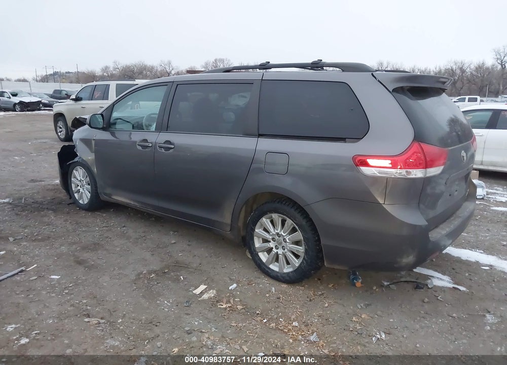2013 TOYOTA SIENNA XLE 7 PASSENGER VIN: 5TDDK3DC7DS064251