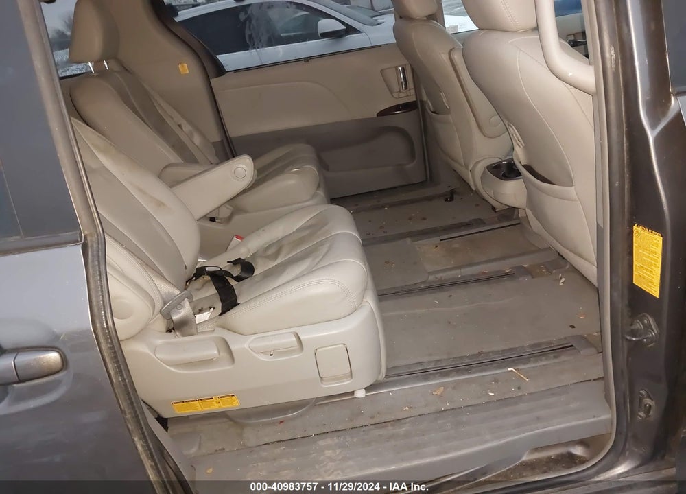 2013 TOYOTA SIENNA XLE 7 PASSENGER VIN: 5TDDK3DC7DS064251