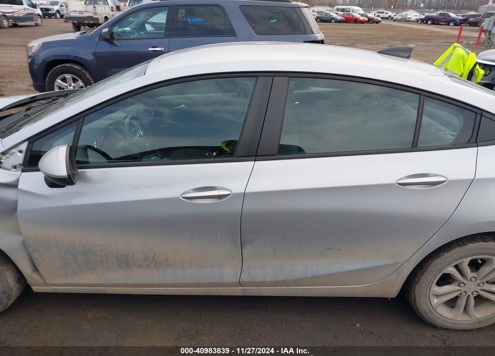 2019 CHEVROLET CRUZE VIN: 1G1BC5SM4K7135823