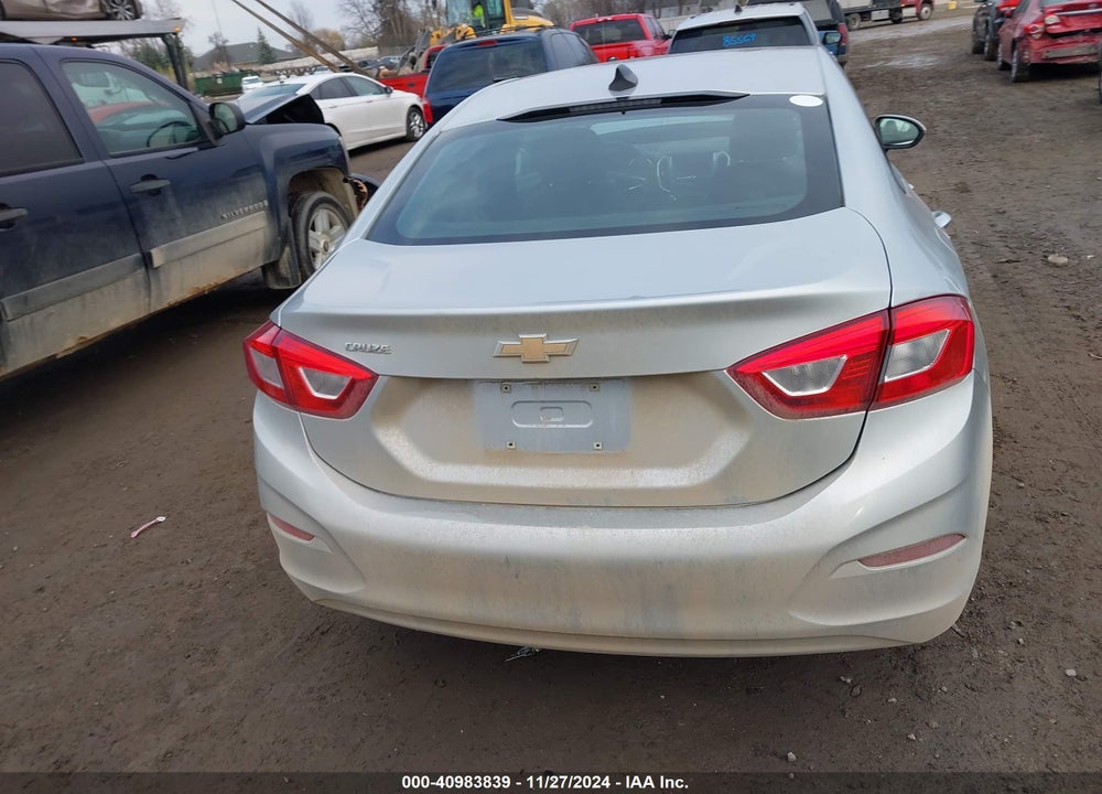 2019 CHEVROLET CRUZE VIN: 1G1BC5SM4K7135823