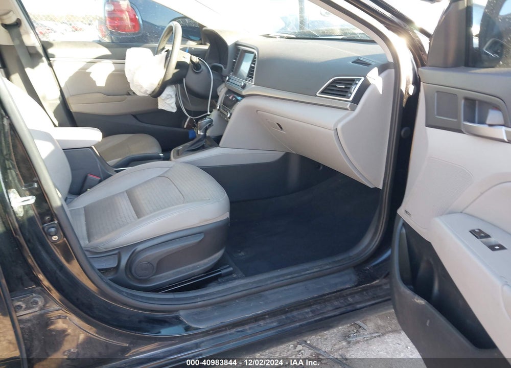 2017 HYUNDAI ELANTRA VIN: KMHD84LF2HU161810