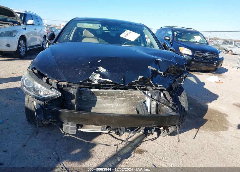 2017 HYUNDAI ELANTRA VIN: KMHD84LF2HU161810