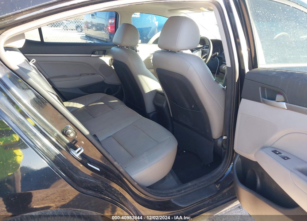 2017 HYUNDAI ELANTRA VIN: KMHD84LF2HU161810