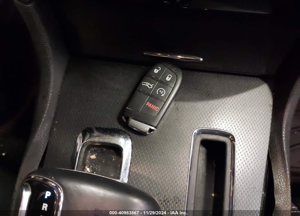 2014 CHRYSLER 300 S VIN: 2C3CCABG3EH372685