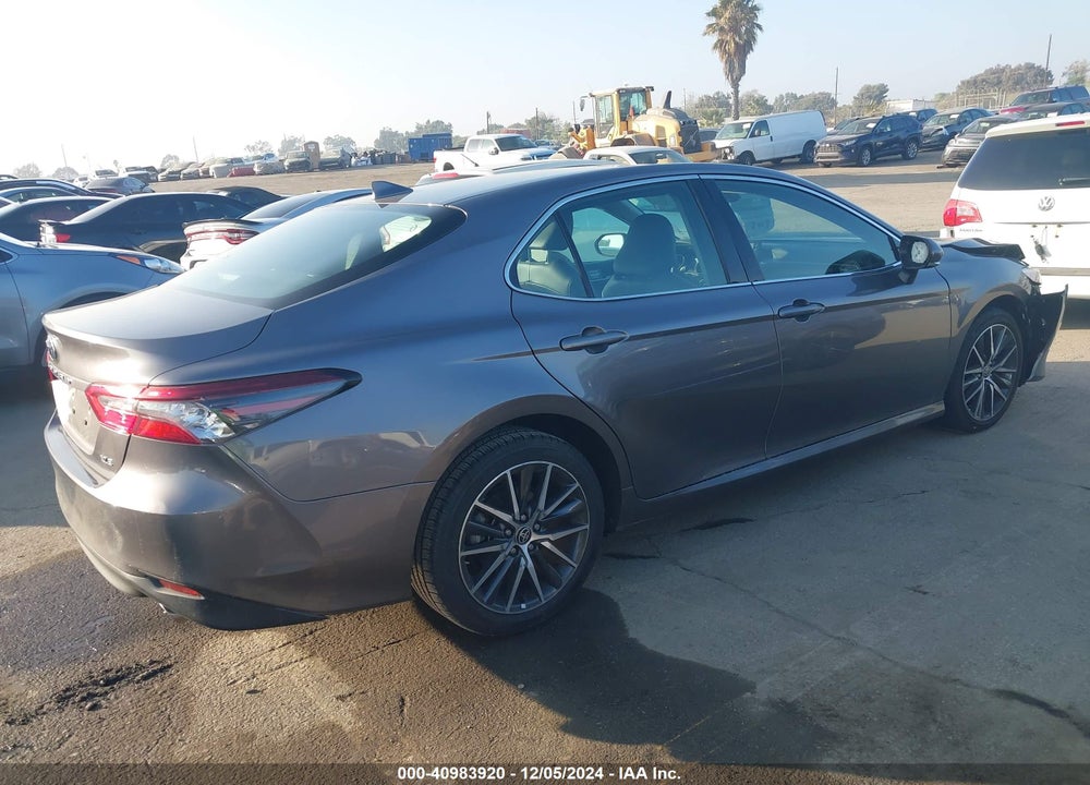 2022 TOYOTA CAMRY XLE VIN: 4T1F11AK8NU067082