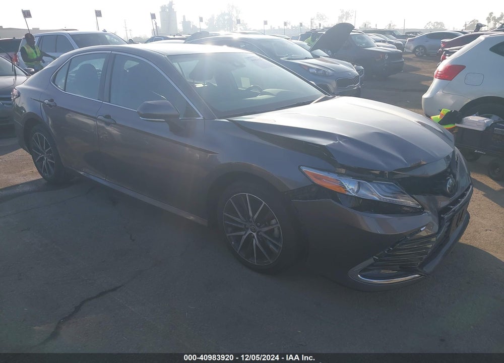 2022 TOYOTA CAMRY XLE VIN: 4T1F11AK8NU067082