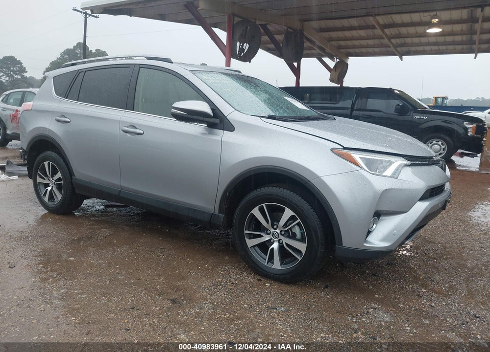 2018 TOYOTA RAV4 ADVENTURE/XLE VIN: JTMWFREV9JD115501
