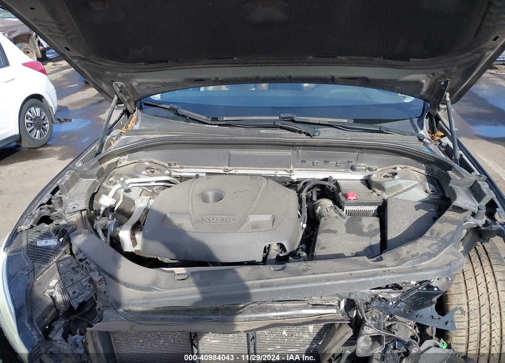 2019 VOLVO XC60 T5 MOMENTUM VIN: LYV102RK6KB201296